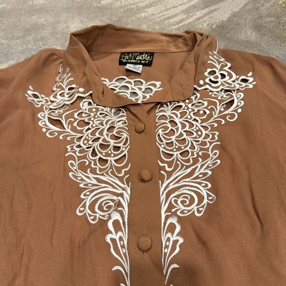 Bob Mackie silk blouse in light brown size 2X in EUC with embroidered flower pat - Picture 2 of 9